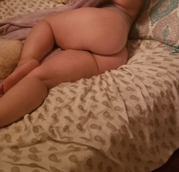 Thick ass on the bed waiting for you