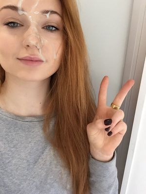 Sophie cum selfie