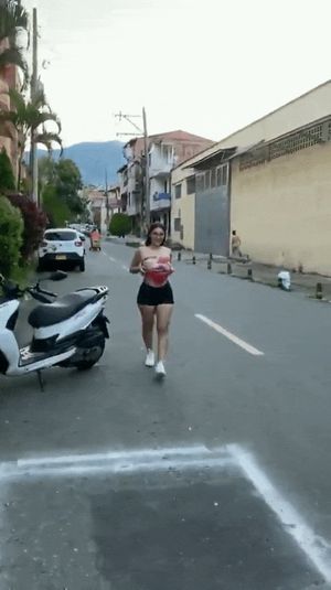 Thick ass boob flash