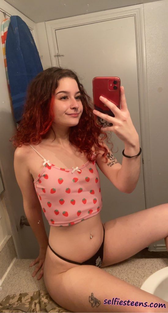 nude selfie en web