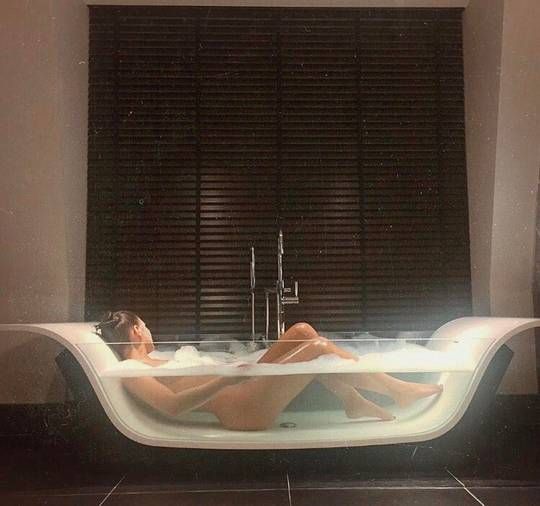 Cutaway bath