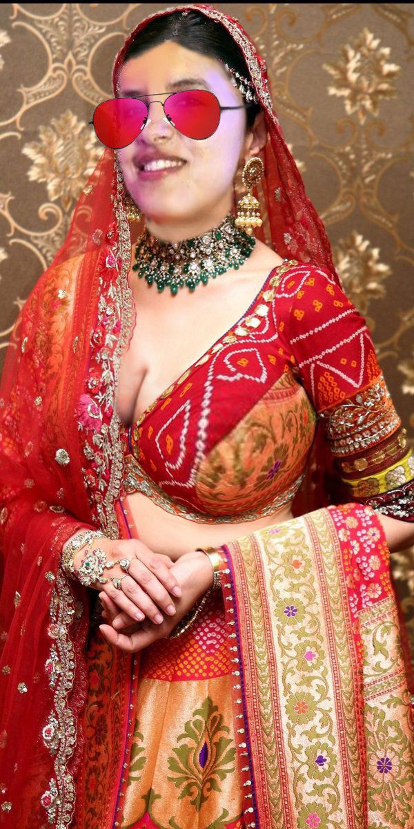 indian female showing deep cleavage with milky boobs