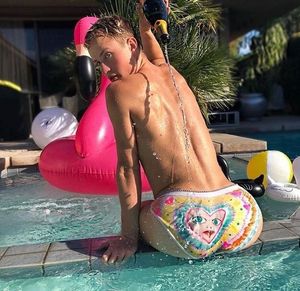 wet gay ass