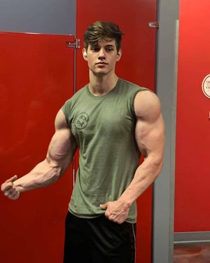 Cute gym stud