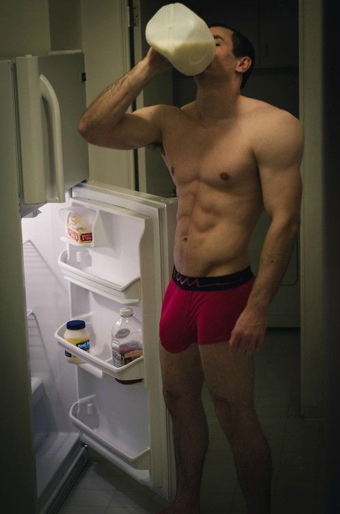 I wanna lick the cum from his huge bulge