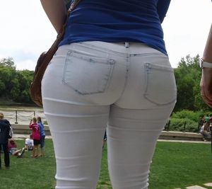 WIDE CANDID ASS