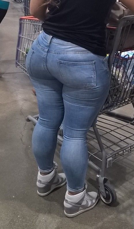 PHAT CANDID ASS IN JEANS