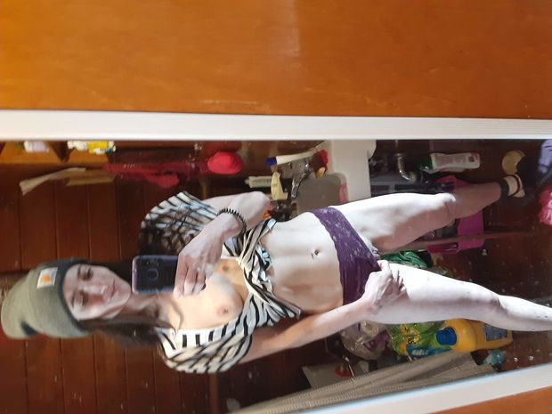 slutty ex showing tight pussy