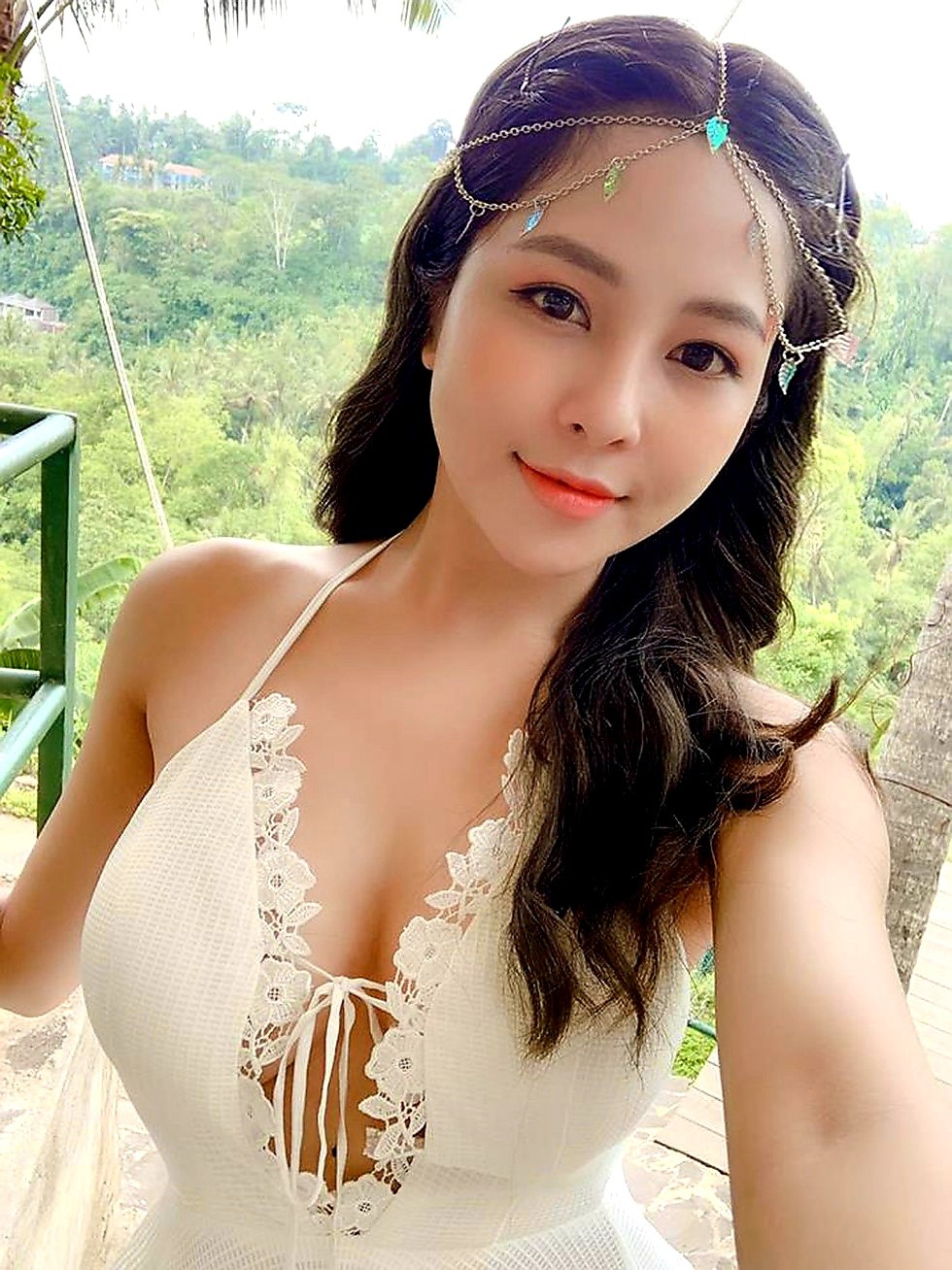 Vietnamese Asian - Trâm Anh