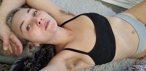 hairy armpits