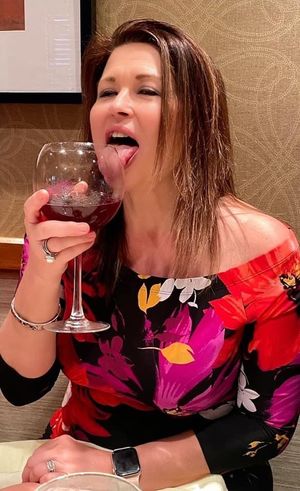 When I drink I like to get my tongue out