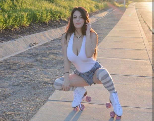 Alexa Pearl Roller Skater