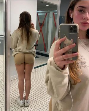 Mirror ass selfie