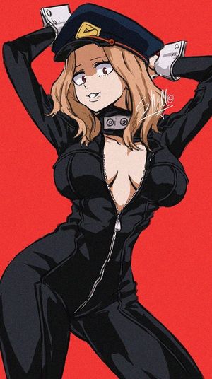 Camie Utsushimi posing for the Gram