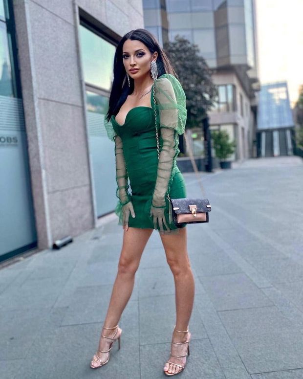 Nice tanned babe in green dress