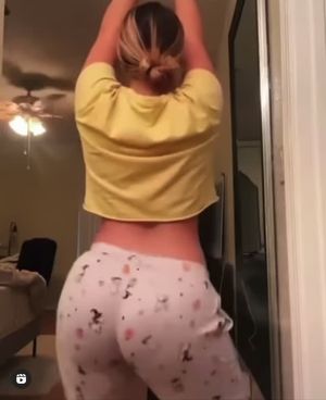 Shake that plump booty