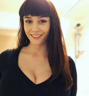 unknown amateur with thick brunette hair and wide, big tool accommodating mouth.