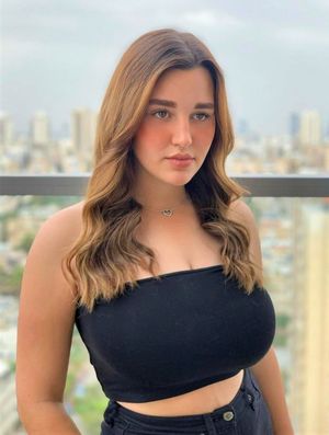 I'd have to brew 3-4 wks of sperm to fill this 18s cunt. Lovely tool hardening face-bloom