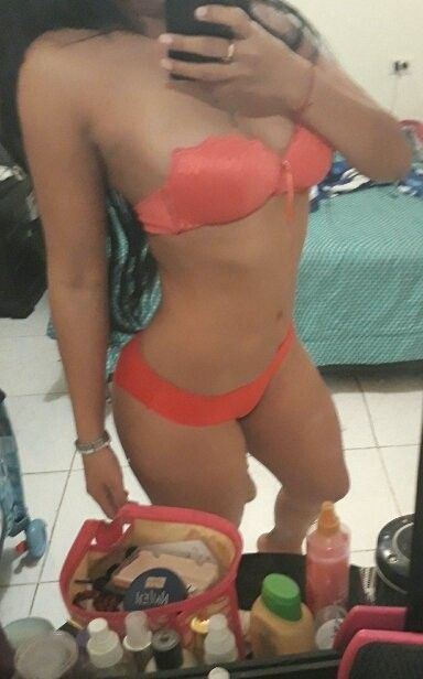 Sexy Teen Yake Agudelo takes a selfie - perfect body