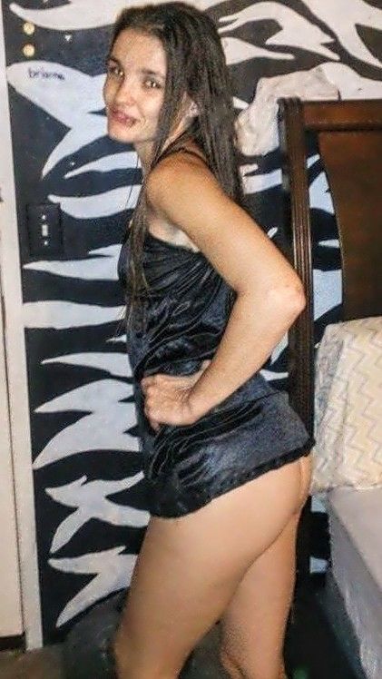 The first pic got her in a sexy mood wanting to flaunt her sexy body. Little did i know it wasnt just me she wanted to show
