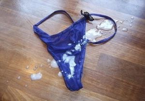 It is wonderful when women give their underwear to ejaculate on males, and then rub them with semen on their face .. ❤️