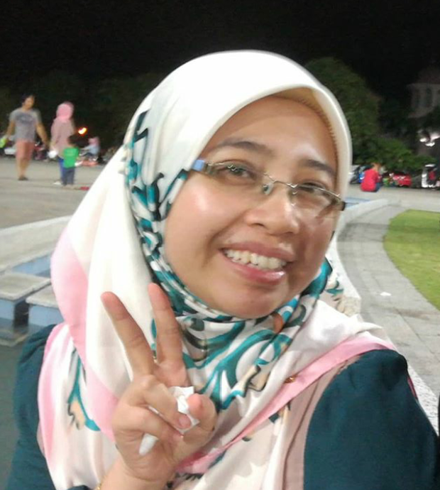 Hot Hijab MILF