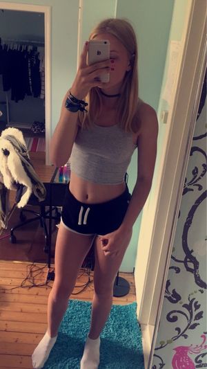 blonde teen selfie