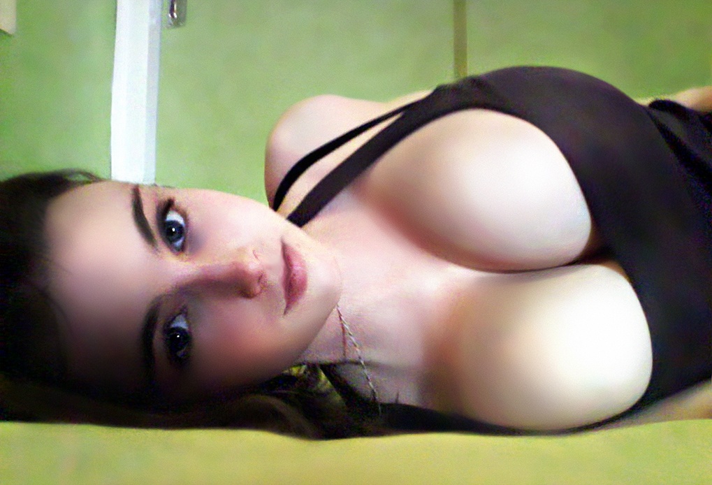 Dark haired bit titty teen