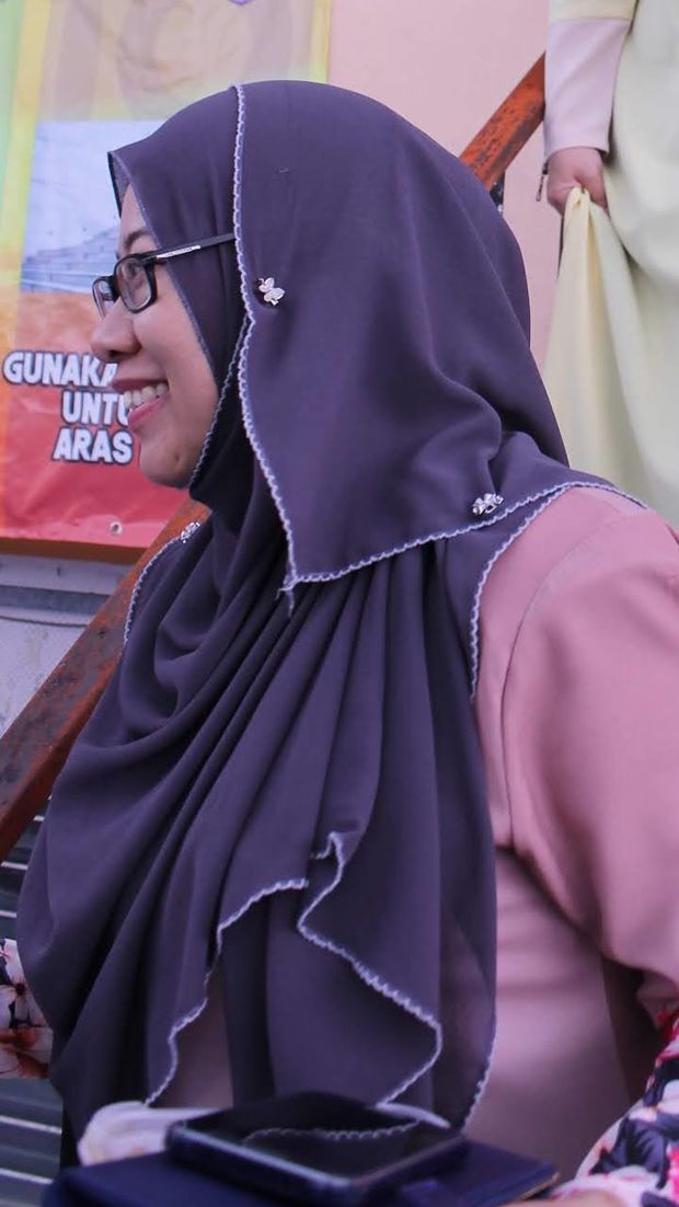 Hot Hijab MILF