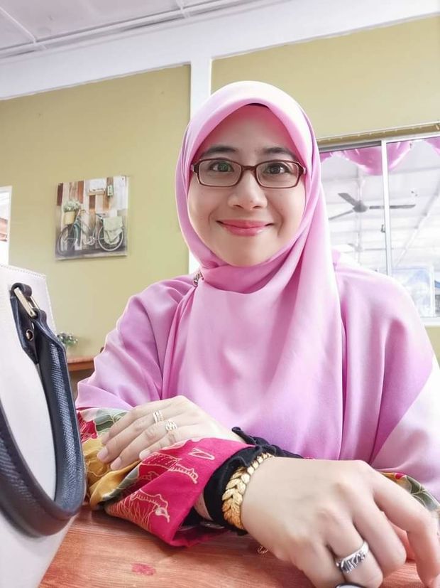 Hot Hijab MILF