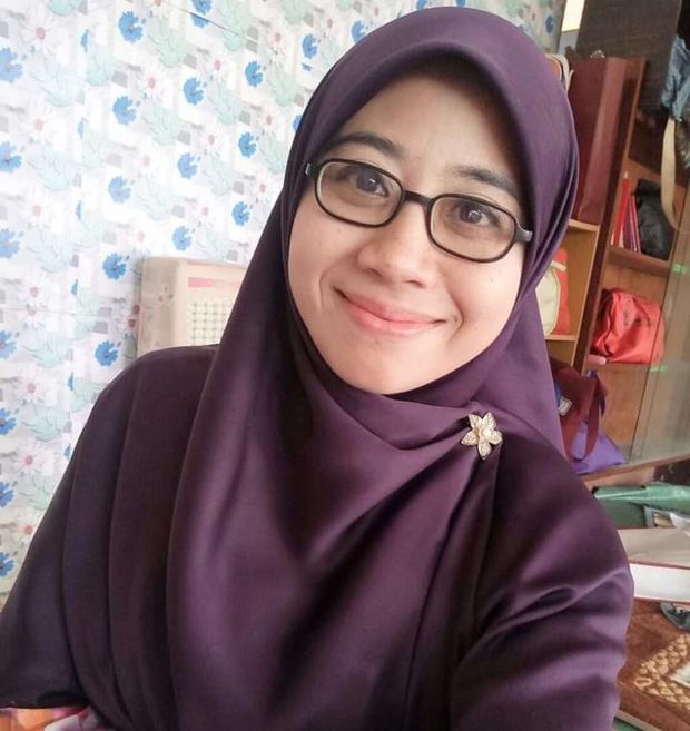 Hot Hijab MILF