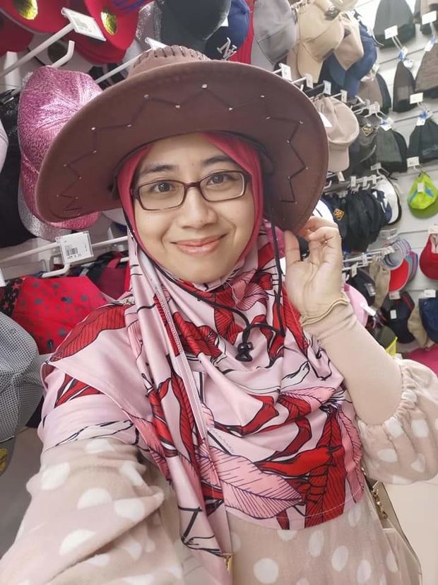 Hot Hijab MILF