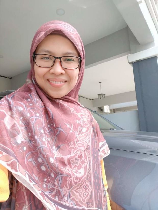 Hot Hijab MILF