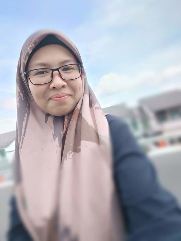 Hot Hijab MILF