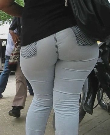 BIG ASS IN JEANS