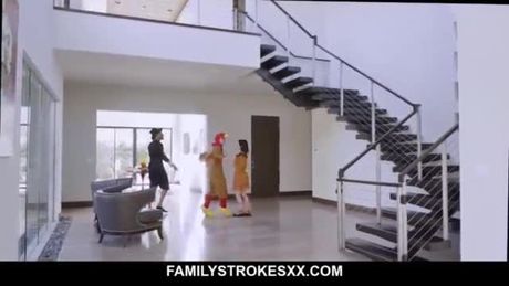 Thanksgiving fuckfest for Rosalyn Sphinx and Brooklyn Chase