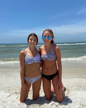Teen bikini friends
