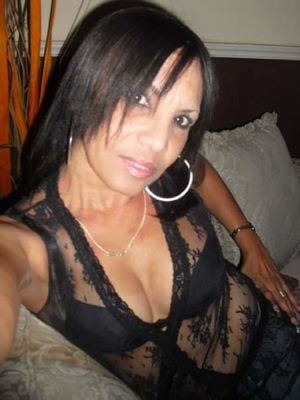 For a MILF/GILF, she's hot.