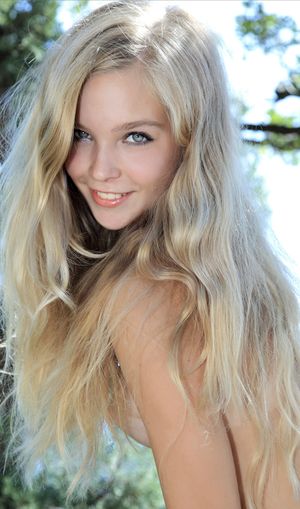 Gorgeous blonde Sienna, Aquamarine mpl