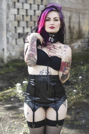 Alt babe poses outdoors