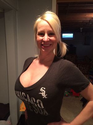 A bombshell & possible White Sox fan.