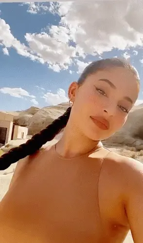 Time to get sexy for another selfie.