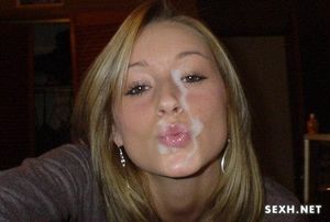 Мужики наполняют ротики своих возлюбленных горячей спермой