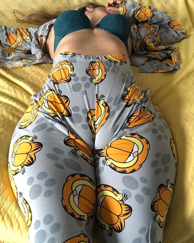 slawada - pijama camel toe It looks like Garfield is caught in a couch cushion