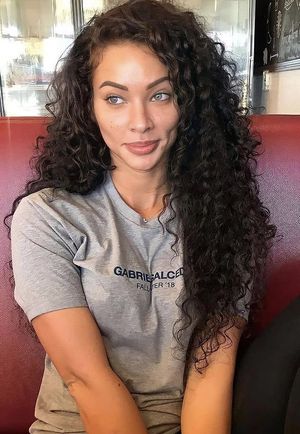 Her face is a piece of art!! I’m in love!!