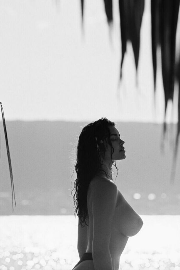 Lauren Searle b/w