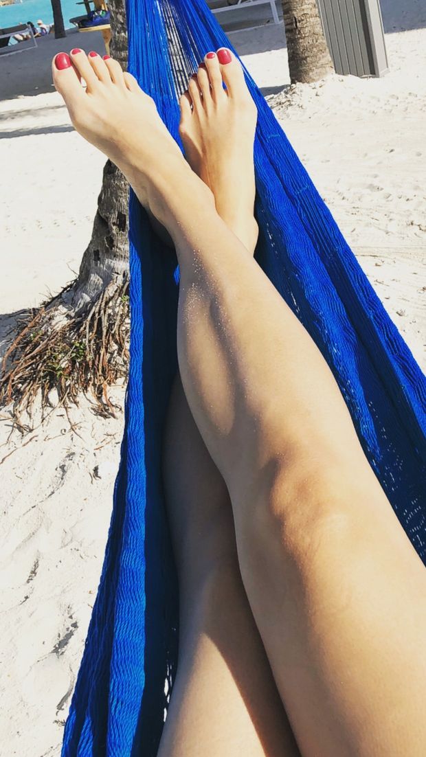 Long legs and toes