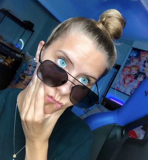 Squeeze my face like this when you cum in my mouth