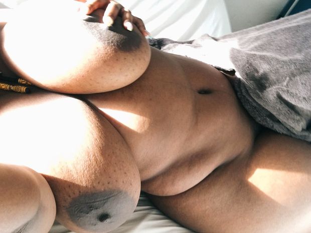 The sunlight hittin' Milkshake Samme's titties