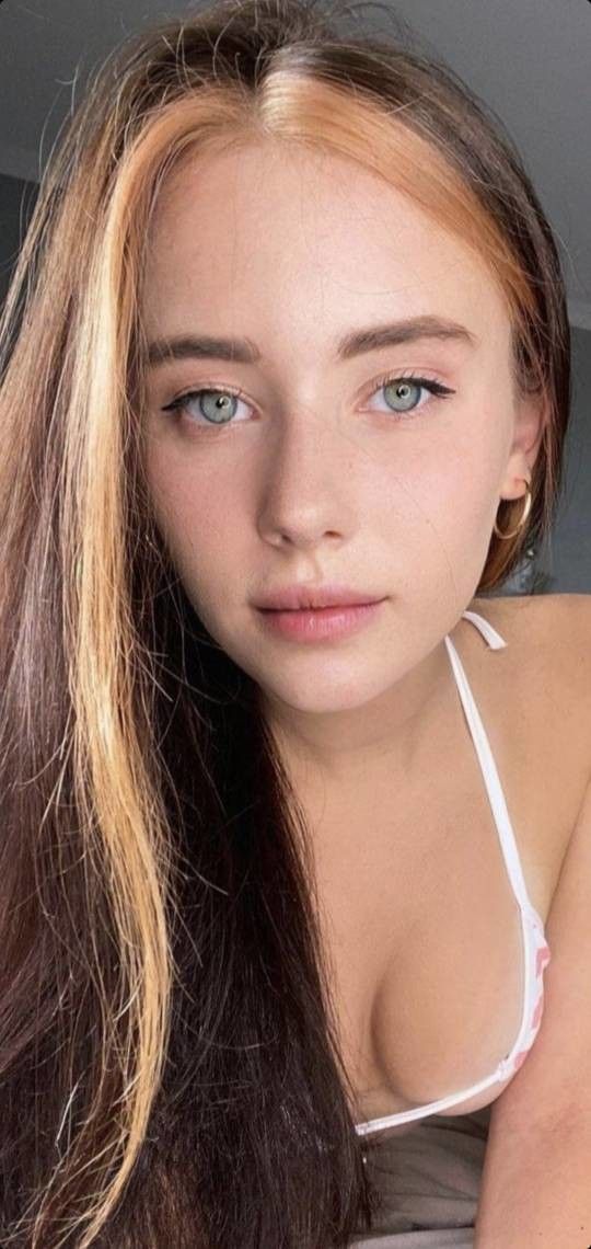Eyes contact